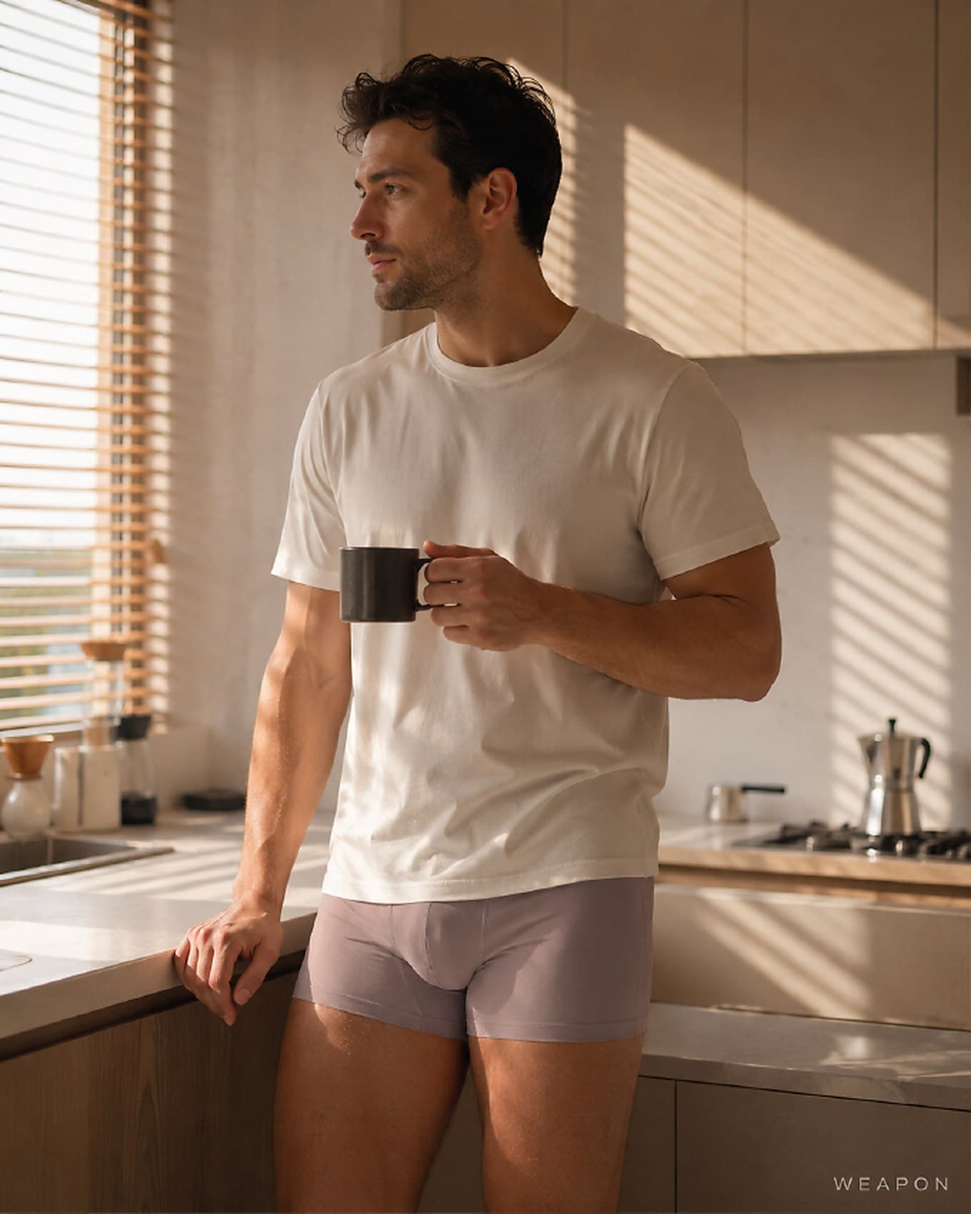 Homem usando cueca masculina premium WEAPON Comfort em rotina casual